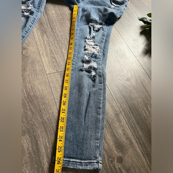 Disclosure distressed high waisted skinny jeans. Size 9 - Picture 10 of 10